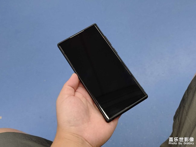 我的三星s22ultra用上了满屏的原厂膜。。。