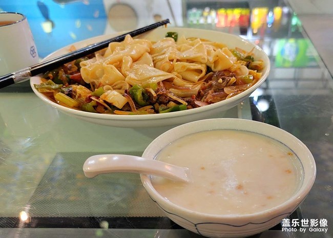 体验新疆美食