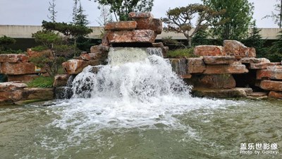 【假日随拍】城市中的瀑布