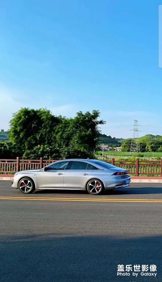 獠牙日间行车灯