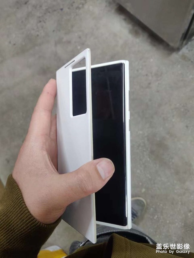 白色S22U掉漆