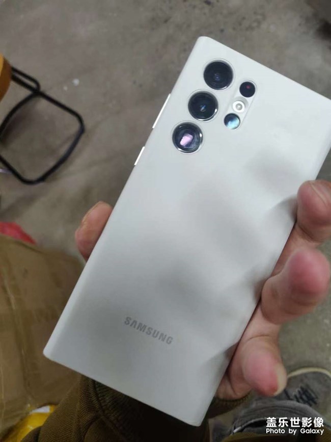 白色S22U掉漆