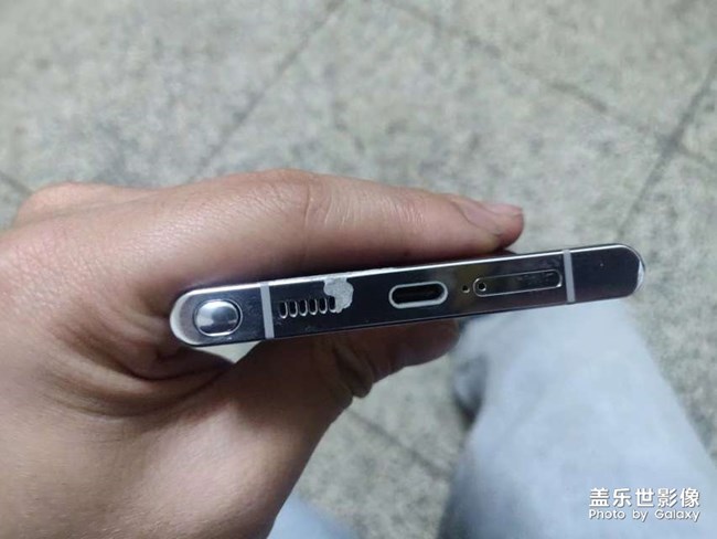 白色S22U掉漆