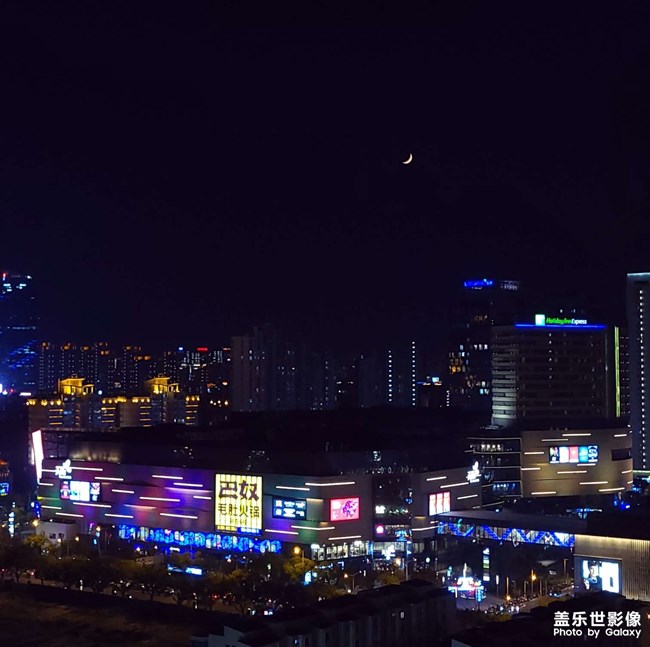 弯弯的月亮