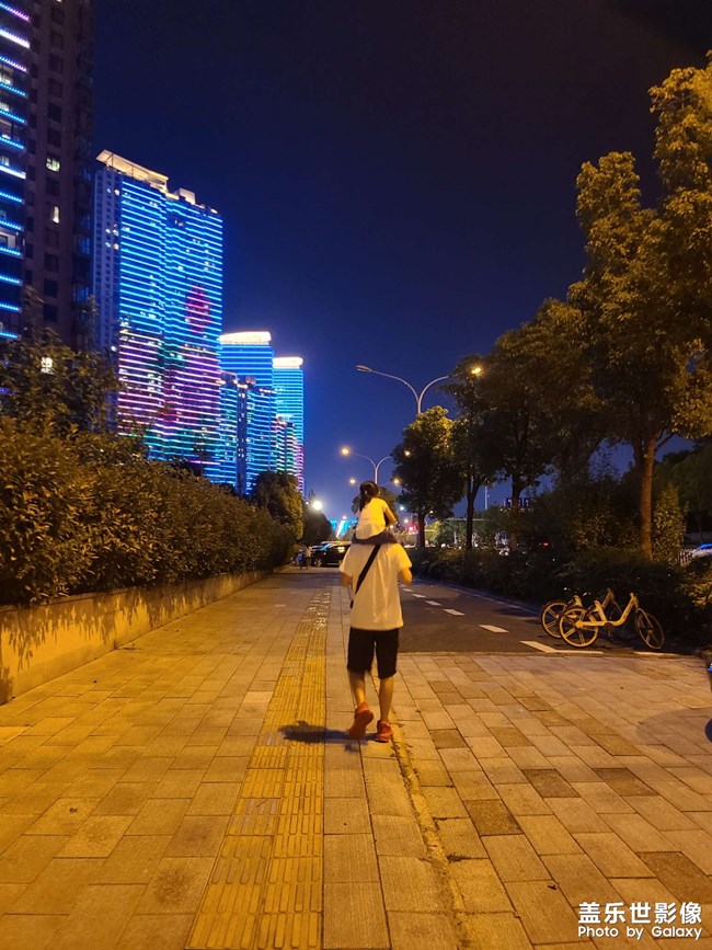 之前的一张遛娃照