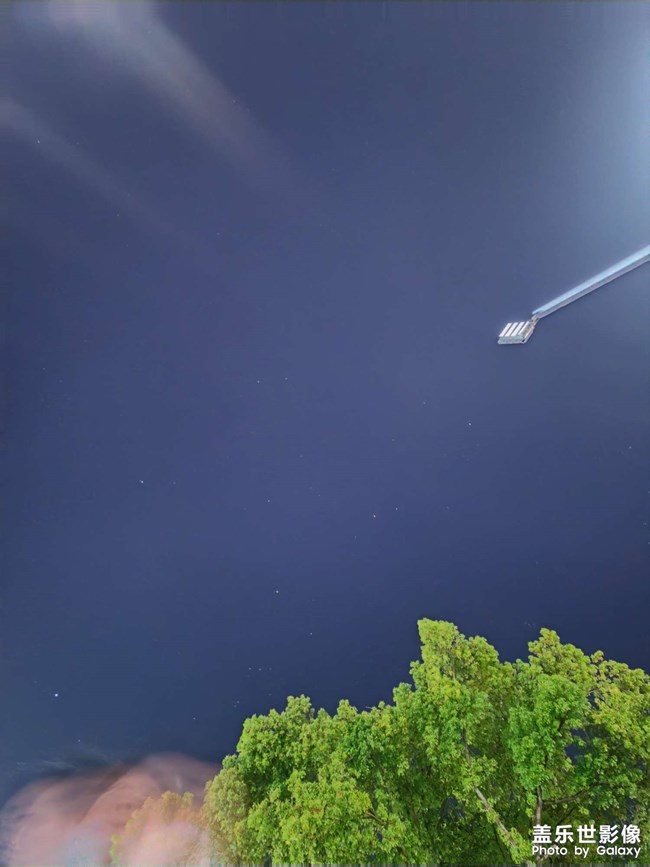 ［美丽摄影］三星23U星空摄影发现了ufo轨迹