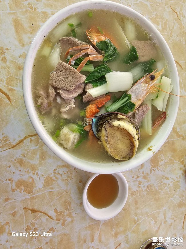 鲍鱼海鲜粿条汤