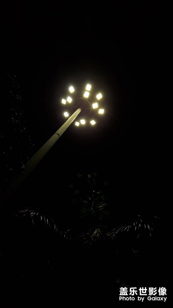 深夜的孤灯