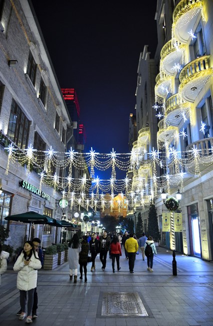 看看喧闹城市的夜晚