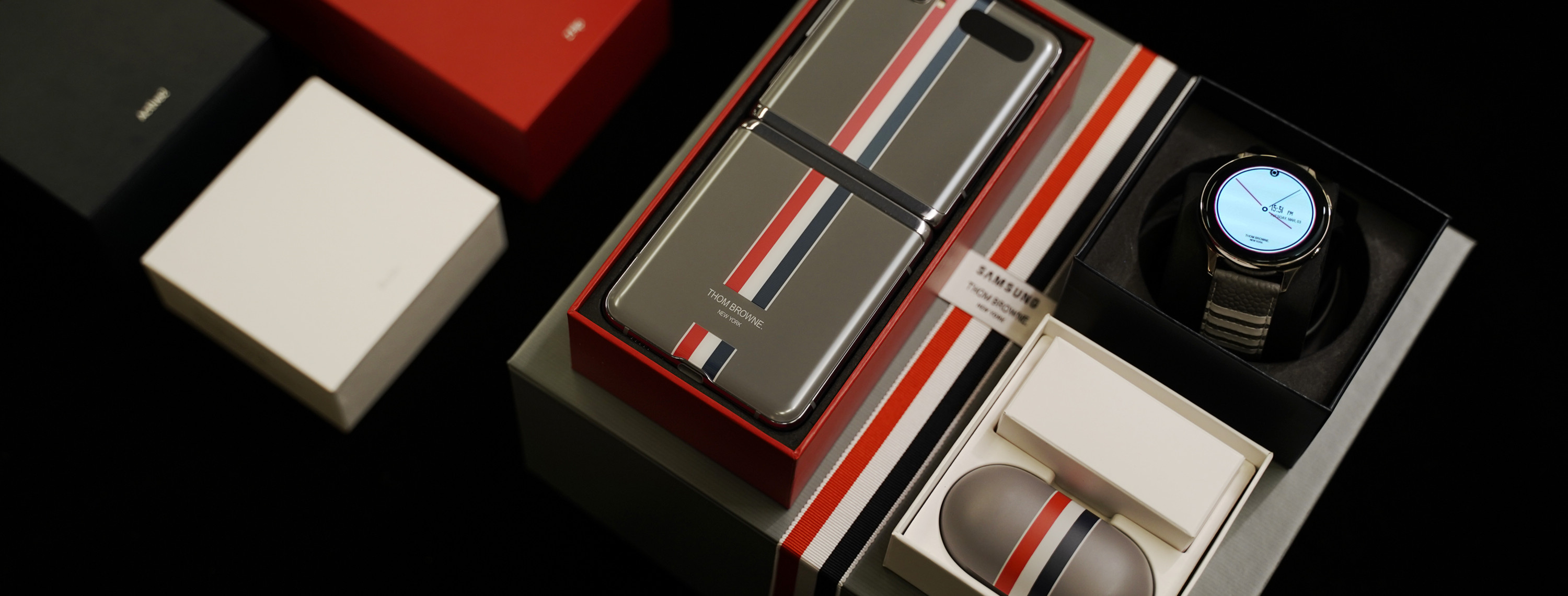 三星galaxy z flip thom browne限量版 视频赏析